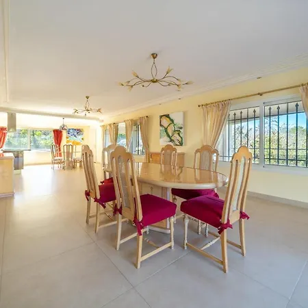 Bright House With Garden And Private Pool